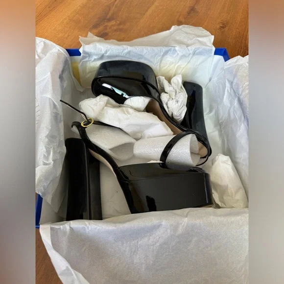 STUART WEITZMAN
New-Like Skyhigh patent-leather platform pumps - Picture 13 of 14